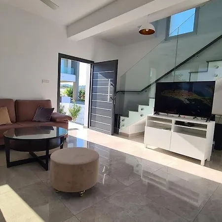 Villa, Swimming Pool, Bbq Grill, 3 Bedrooms, Near Beach Villa