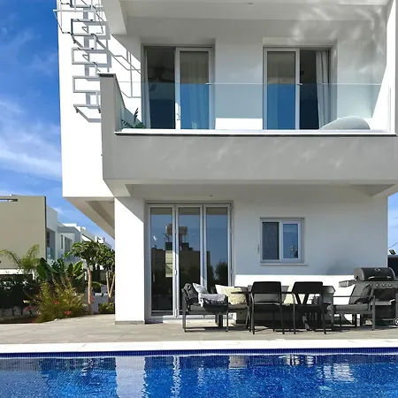 Villa Villa, Swimming Pool, Bbq Grill, 3 Bedrooms, Near Beach *