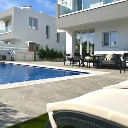 Villa, Swimming Pool, Bbq Grill, 3 Bedrooms, Near Beach Villa *
